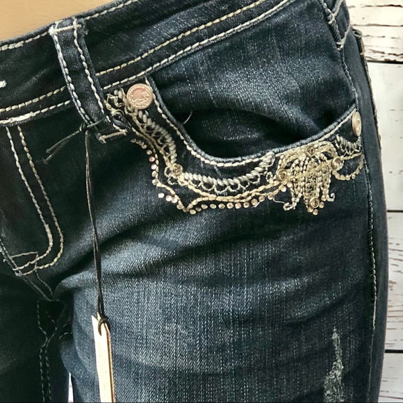 Grace in LA Jeans - Picture 6 of 6